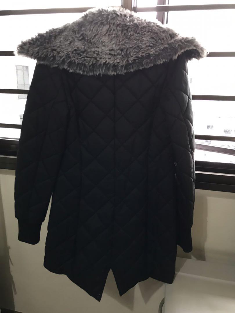 Winter Jacket (Category: New Undergarments & Loungewear) located in Singapore. Submitted by joey_may (Listing ID 230354569, Image 2). Description: — Only worn once — It look new — Reason for Sale: Gain weight, cannot fit it.