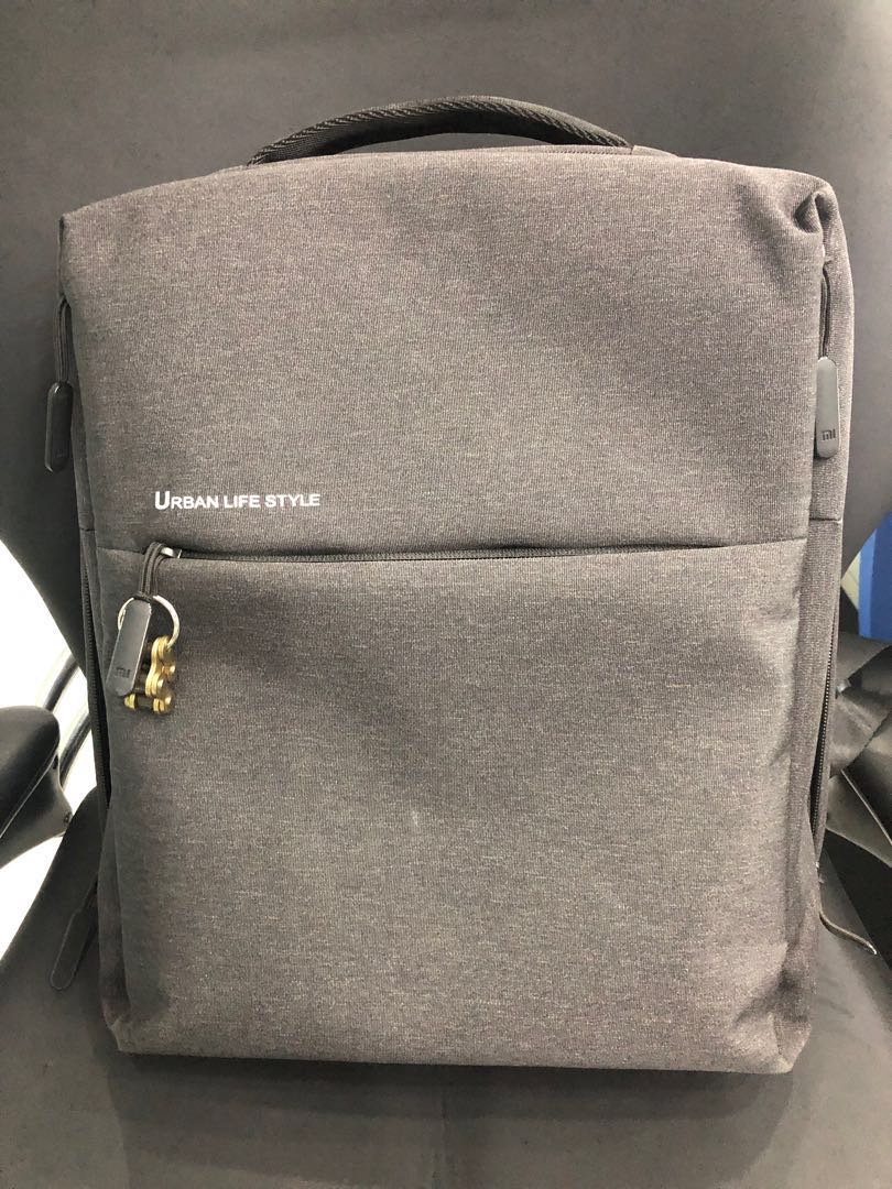 Mi minimalist urban top