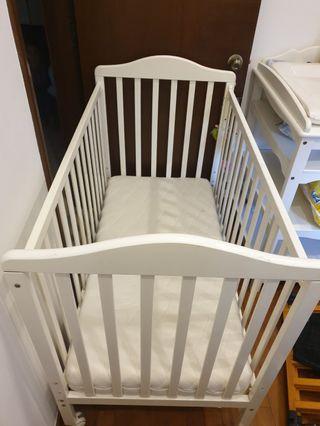 Free Good condition Baby cot - pick up clementi