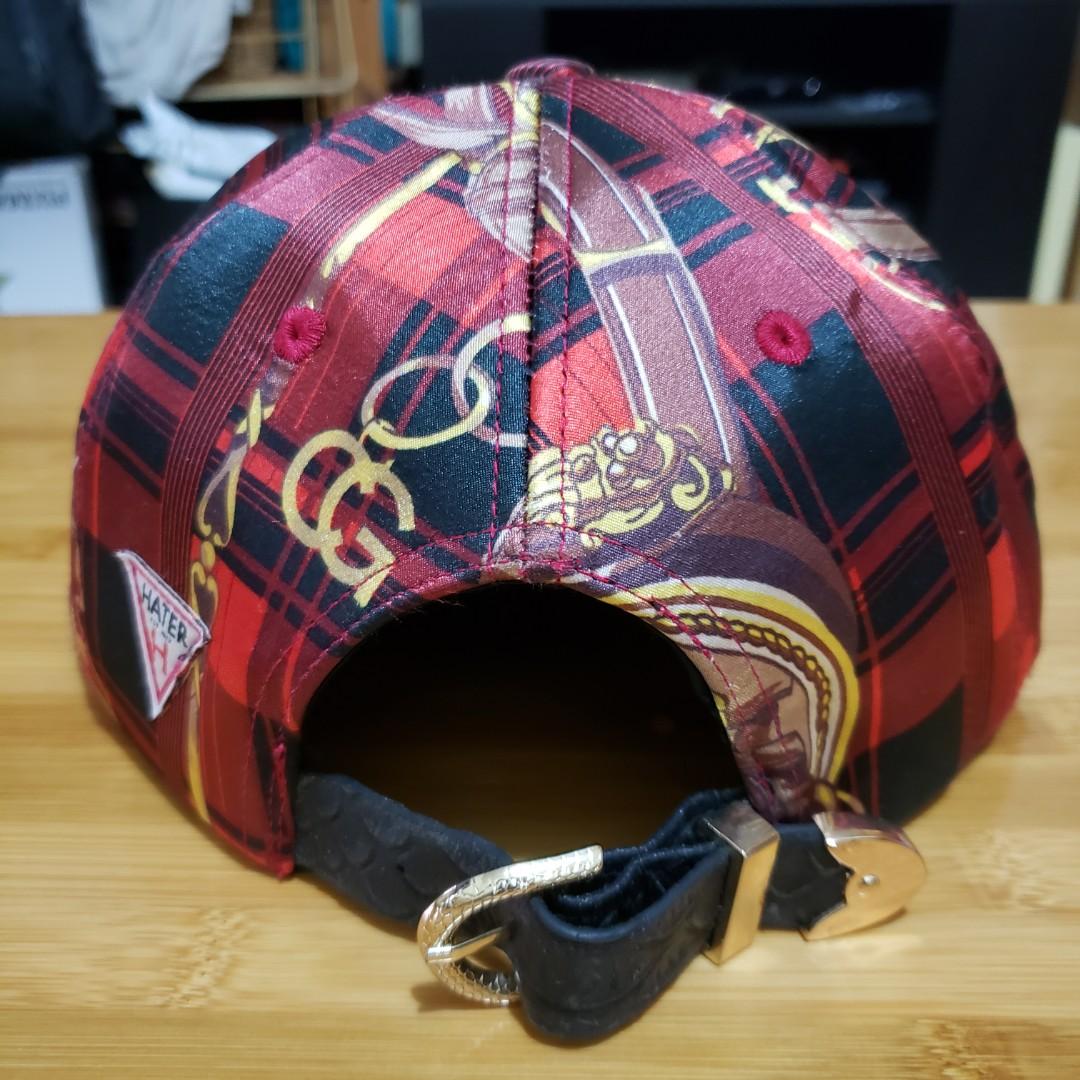 Cap （分類：棒球帽、帽）位於 Hong Kong。 由 kenichinose 提交（商品編號 230597669，圖片 4）。簡介： Hater Cap Red with golden chain design. The snapback part different from usual. Snapback free size。