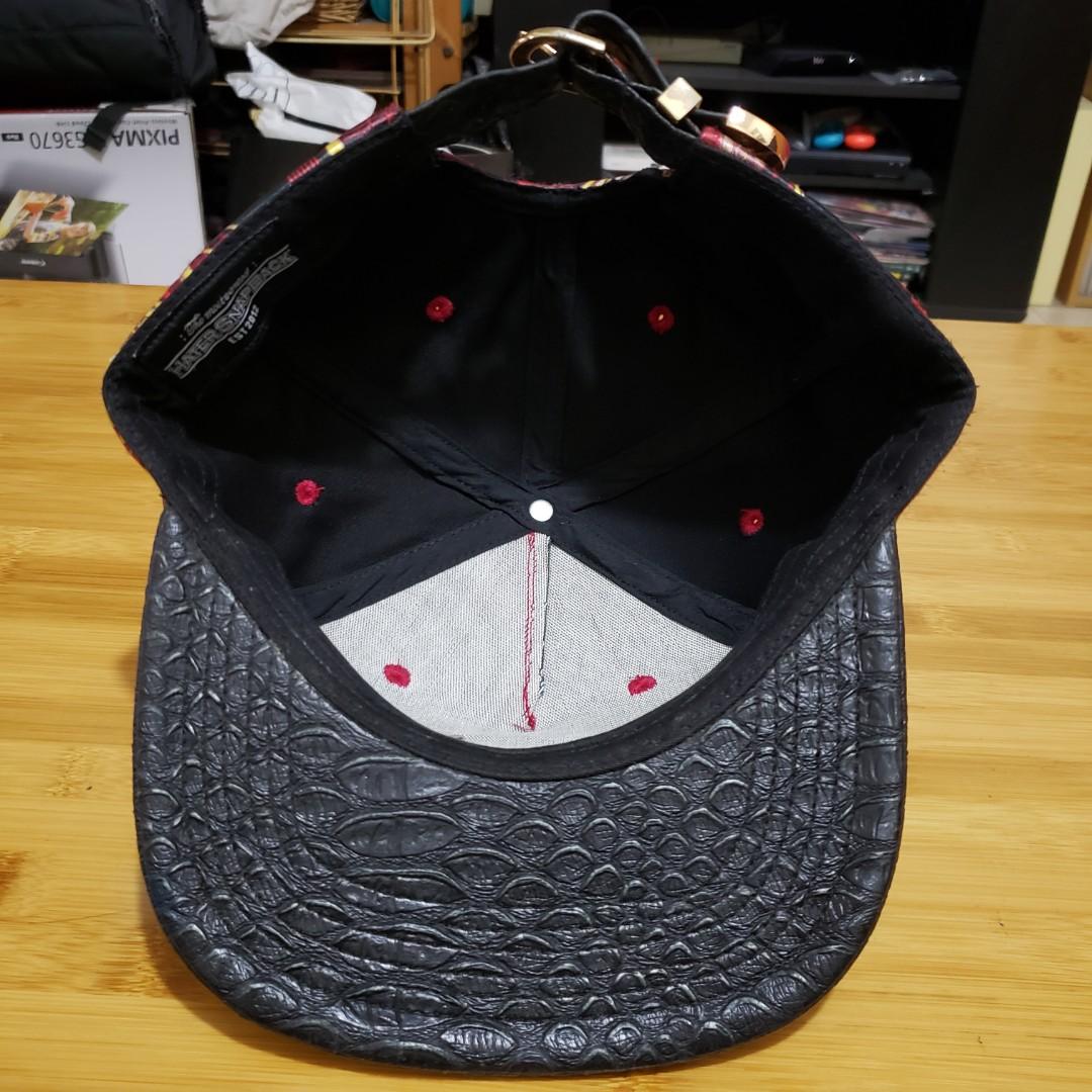 Cap （分類：棒球帽、帽）位於 Hong Kong。 由 kenichinose 提交（商品編號 230597669，圖片 5）。簡介： Hater Cap Red with golden chain design. The snapback part different from usual. Snapback free size。