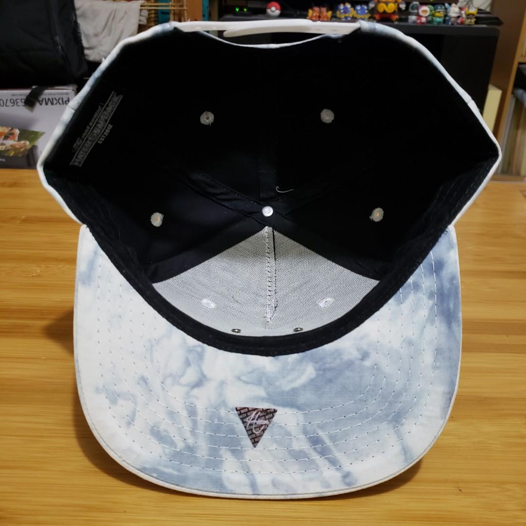 Cap （分類：棒球帽、帽）位於 Hong Kong。 由 kenichinose 提交（商品編號 230598085，圖片 5）。簡介： Hater Cap Plain white with little blue design on it Snapback free size *The side maybe little dirty。