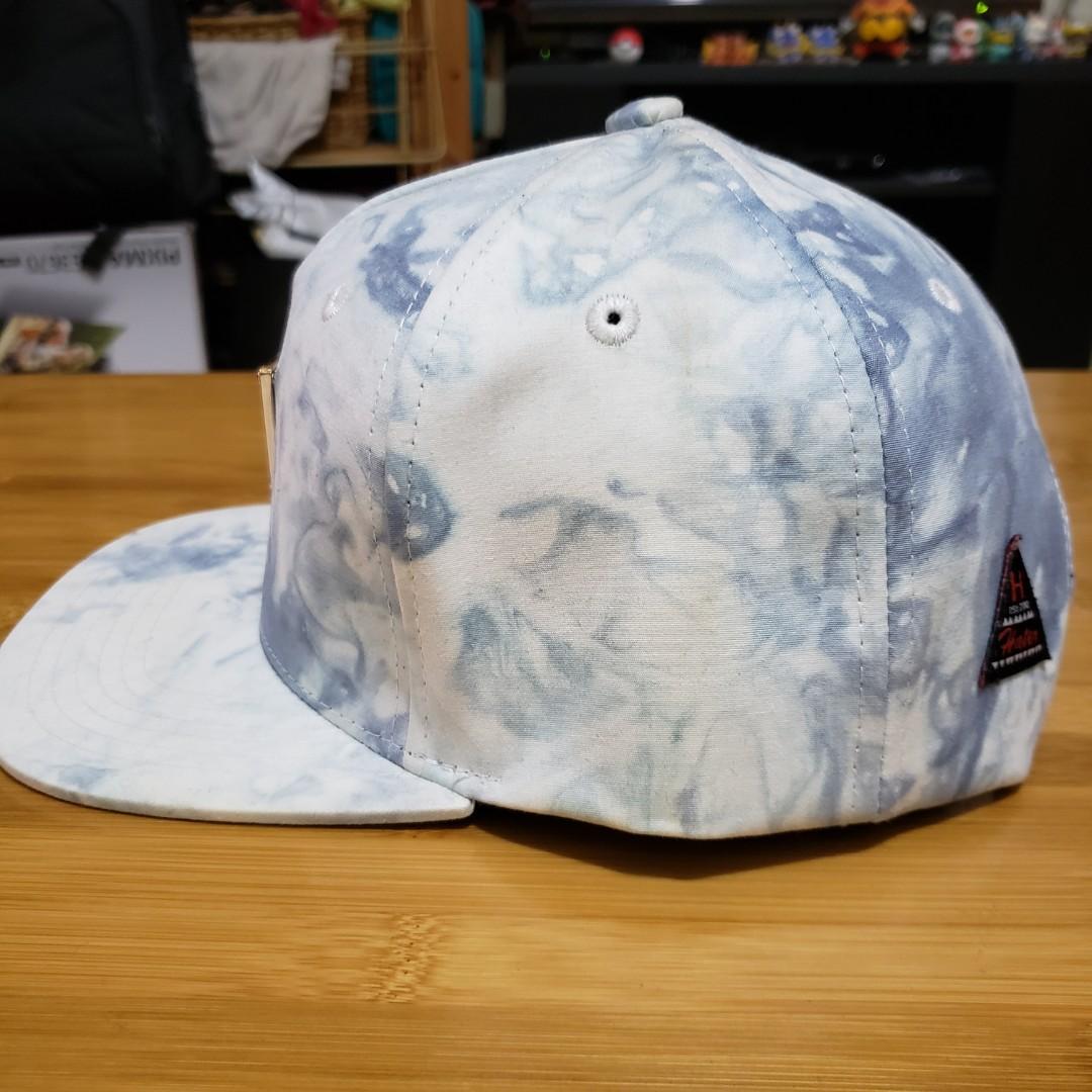 Cap （分類：棒球帽、帽）位於 Hong Kong。 由 kenichinose 提交（商品編號 230598085，圖片 3）。簡介： Hater Cap Plain white with little blue design on it Snapback free size *The side maybe little dirty。