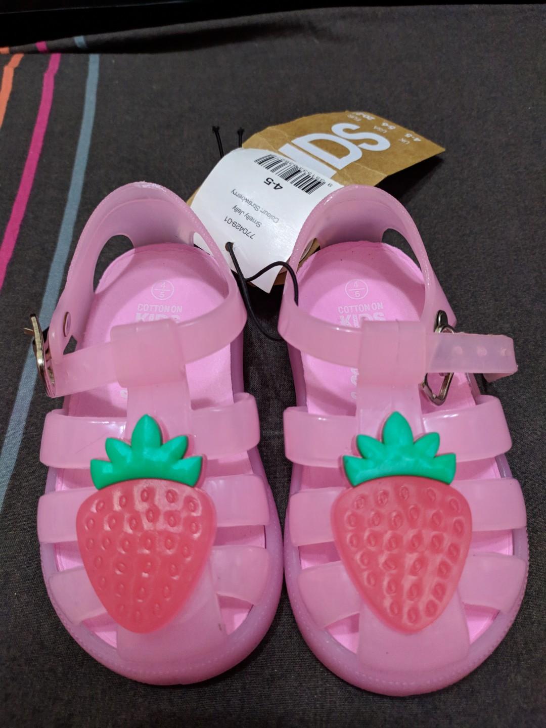 Smelly 2024 jelly shoes