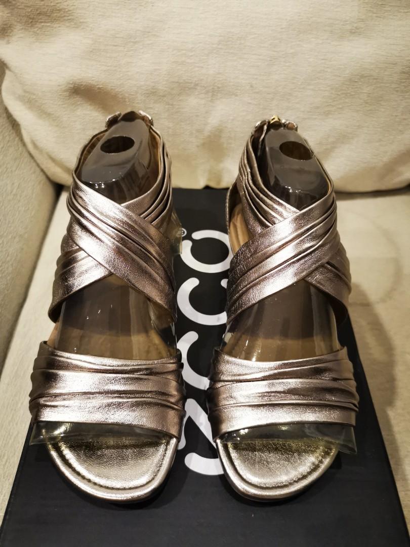 ecco Bouillon Sandals in Light Gold or 