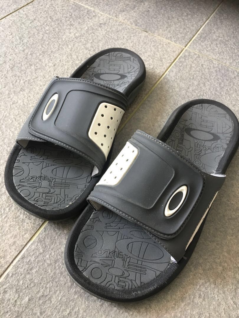 Oakley Sandal, Men's Fashion, Footwear, Flipflops and Slides on Carousell