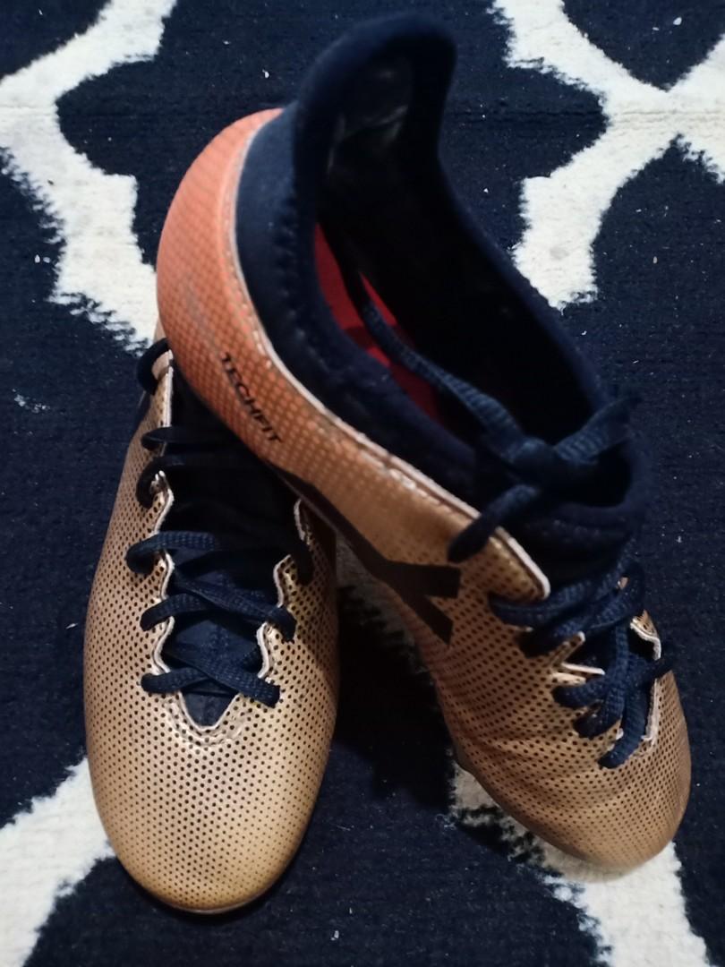 Sepatu bola on sale adidas x techfit
