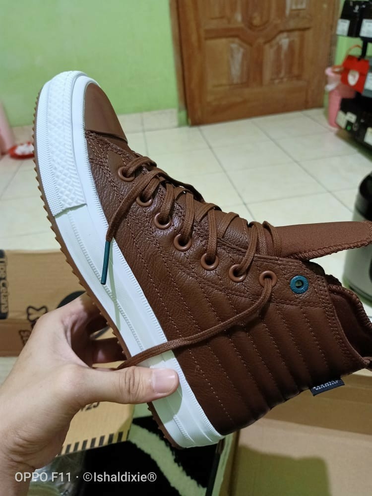 sepatu converse boots