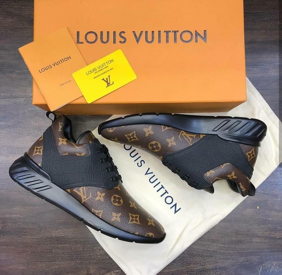 Shoes Louis Vuitton Made in France (size lihat deskripsi), Fesyen