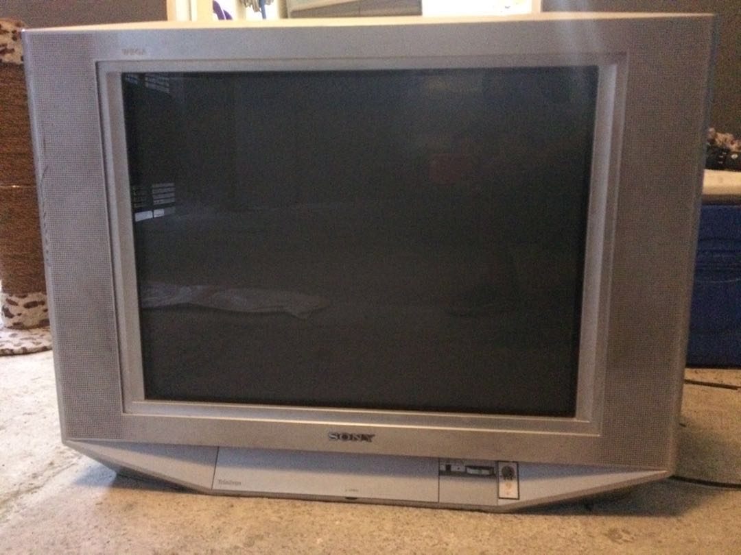 Sony Wega Flat CRT TV 25", TV & Home Appliances, TV & Entertainment, TV