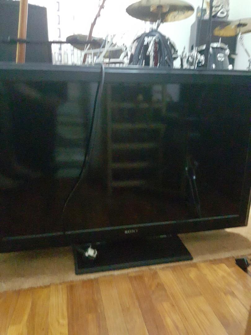 Sony KLV40S550A 40" 1080p MultiSystem LCD TV, TV & Home Appliances