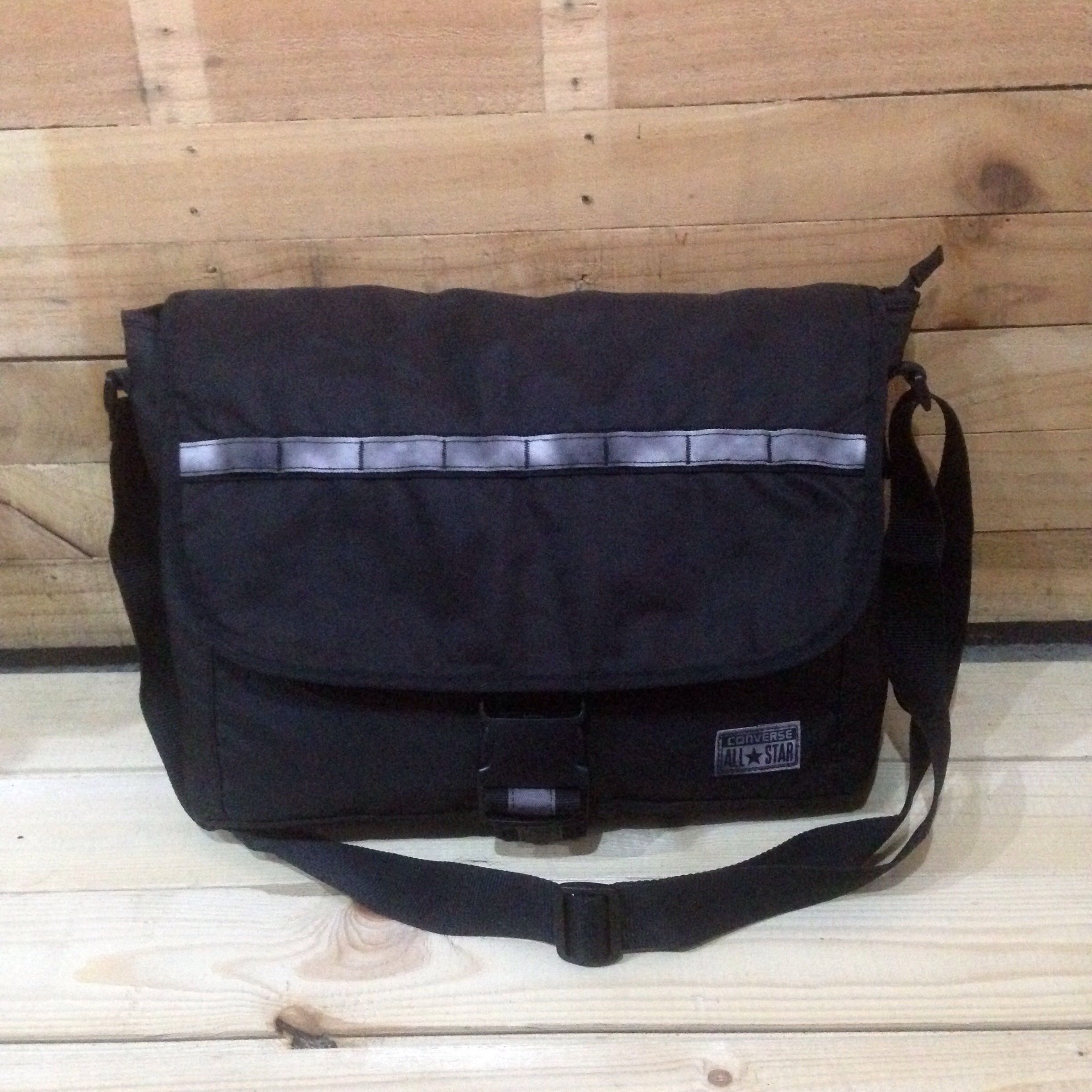 tas selempang converse