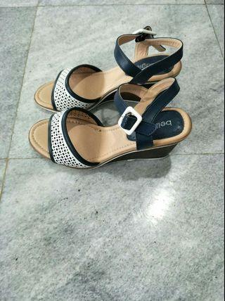 Sepatu cantik