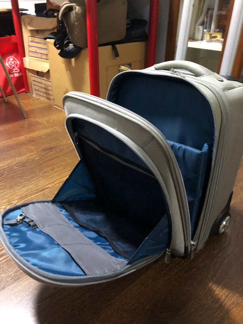 Case Logic Cabin luggage multiple layers compartments, Travel, Travel