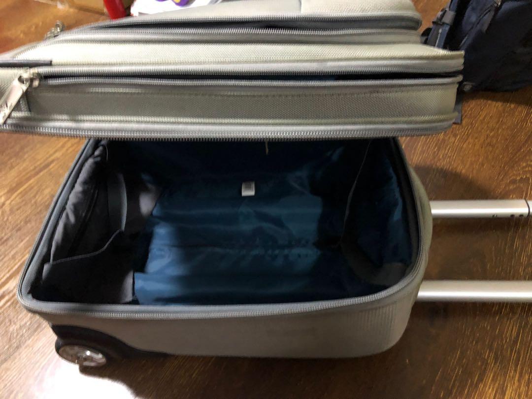 Case Logic Cabin luggage multiple layers compartments, Travel, Travel