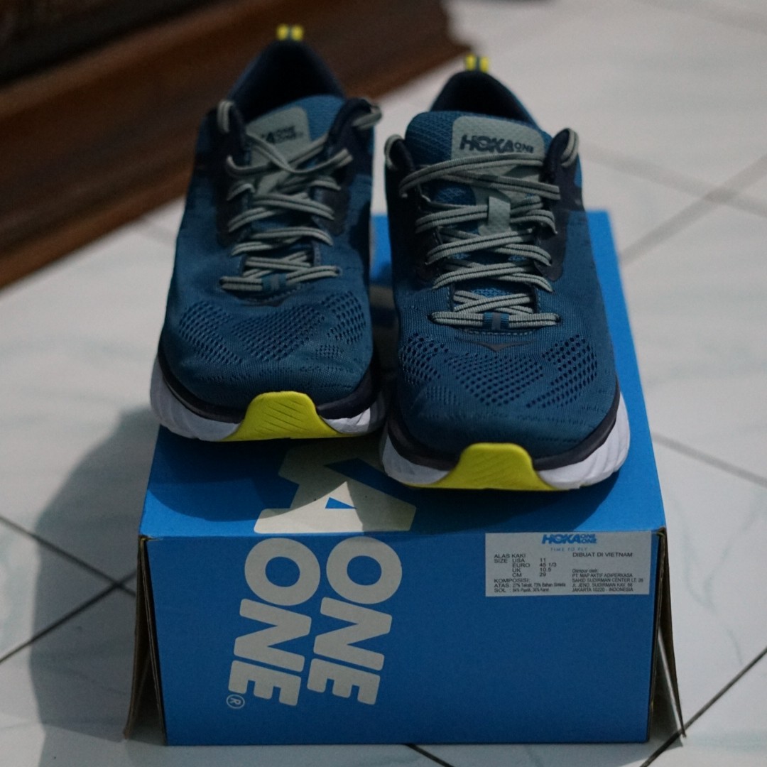 Di Jual Sepatu Hoka One One Arahi 3 Original Fesyen Pria Sepatu Sneakers Di Carousell