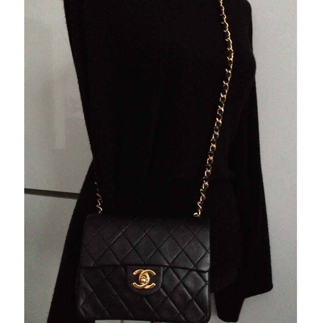 Chanel black sales crossbody gold chain
