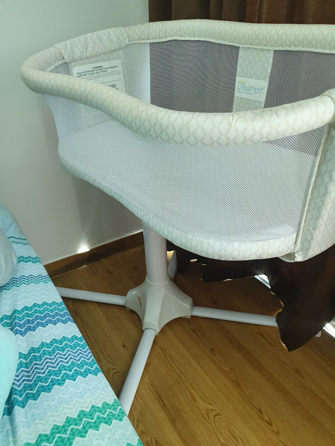 Halo bassinest like brand bew!, Babies & Kids, Infant Playtime on Carousell