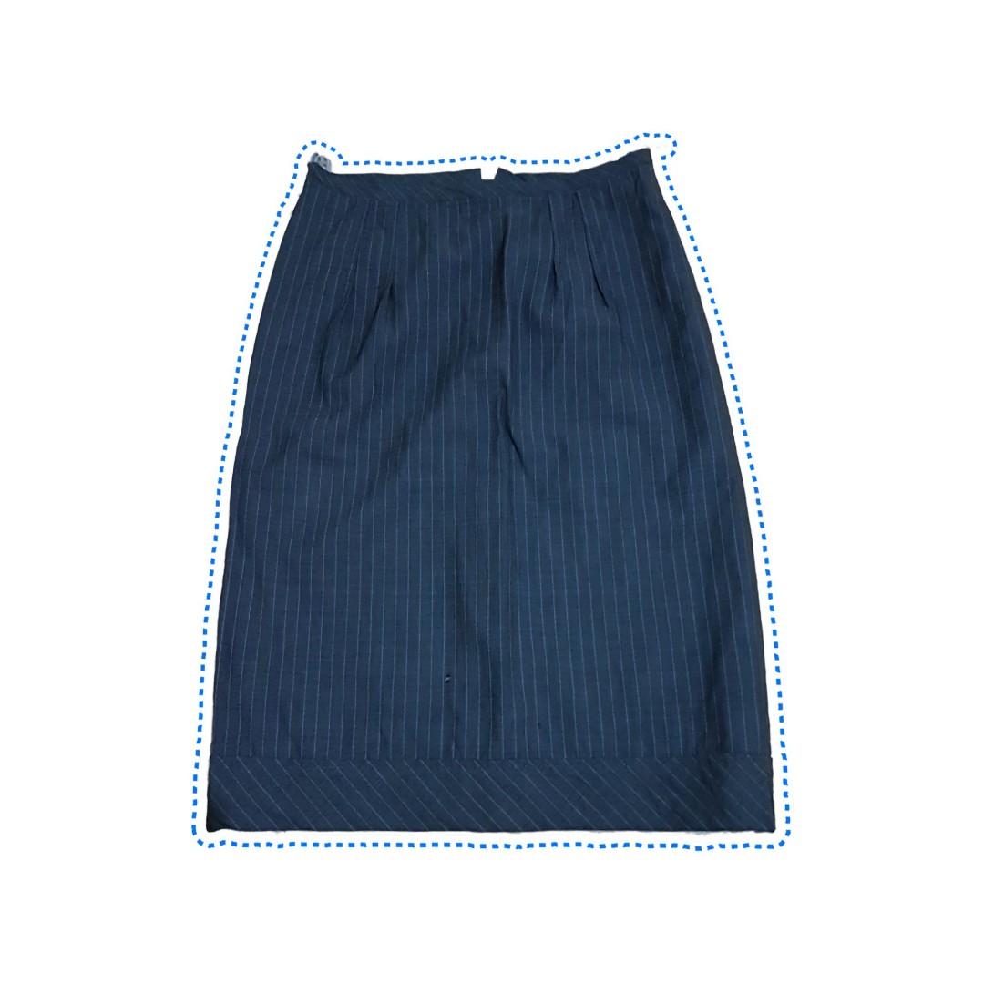 Office skirt (Category: Skirts) located in Manila. Submitted by xmyra (Listing ID 230798792, Image 1). Description: .