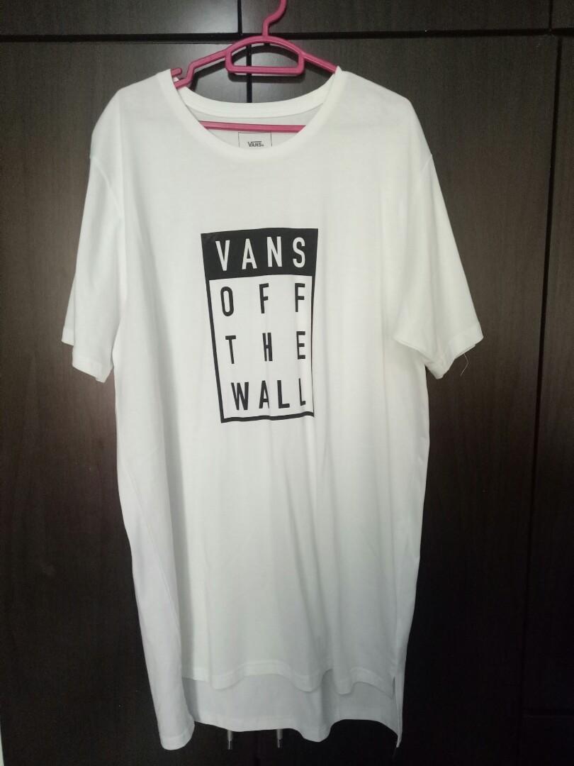 white t shirt vans
