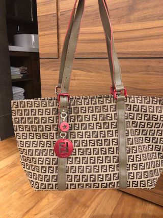 (Category: ) located in . Submitted by stuffforsalestuffforsale (Listing ID 230813196, Image 1). Description: .