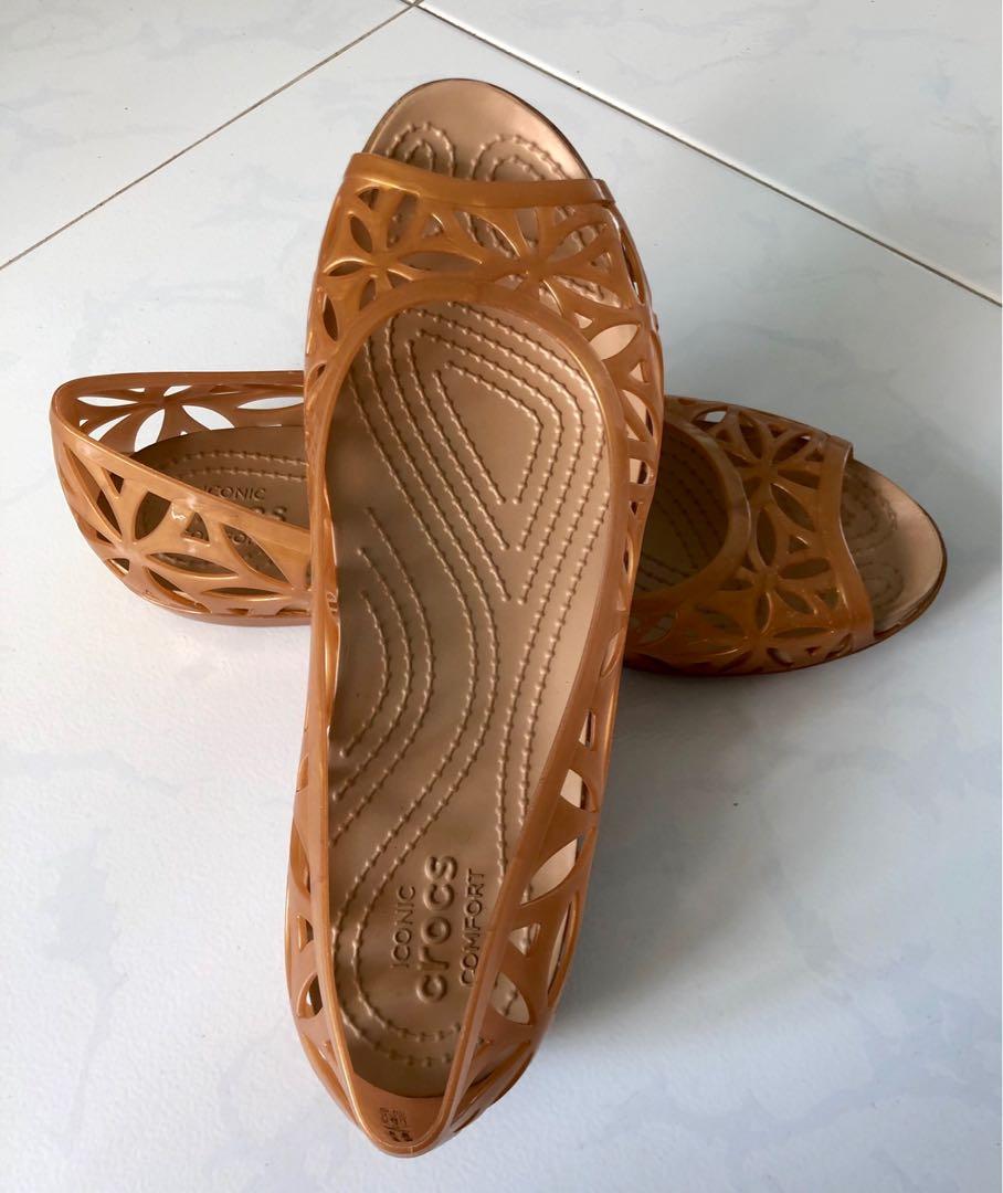iconic crocs comfort price