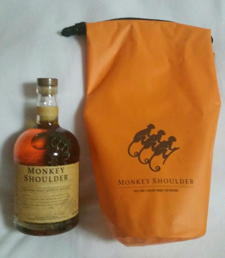 Monkey Shoulder Whiskey 1l Dry Bag Ltd Ed Food Drinks Beverages On Carousell Pick up the goods you have chosen at boryspil terminal d airport heinemann duty free. monkey shoulder whiskey 1l dry bag