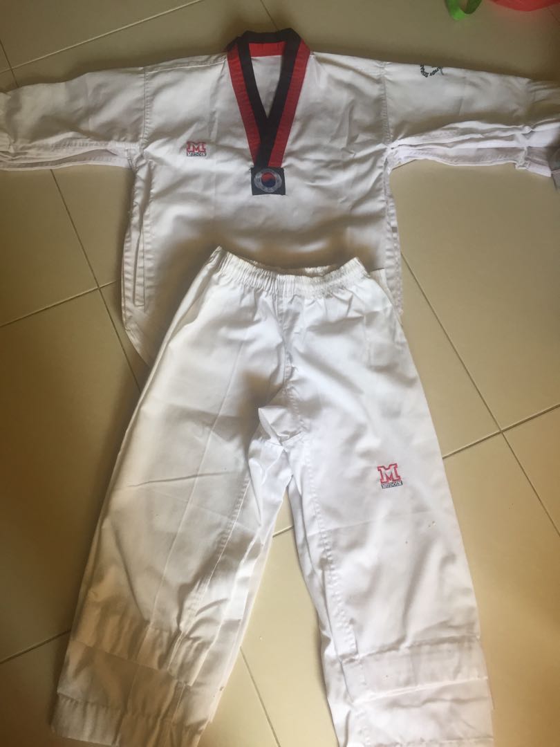 Taekwondo Poom Uniform 1558769705 5c6e0010 