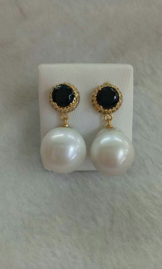 Two layer chanel inspired real freshwater pearl necklace, Women's Fashion,  Jewelry & Organizers, Necklaces on Carousell