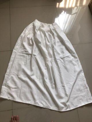 Rok putih ada kantong