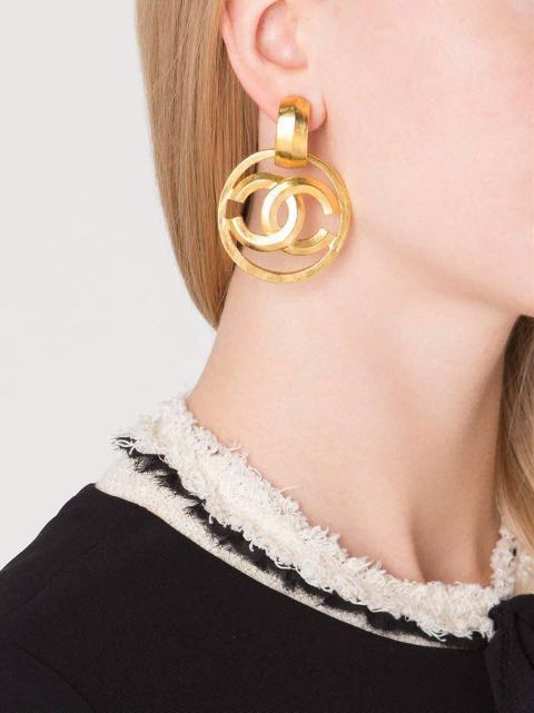 2 225 Vintage CHANEL CC Gold Charm Circle Hoop Doorknocker Large
