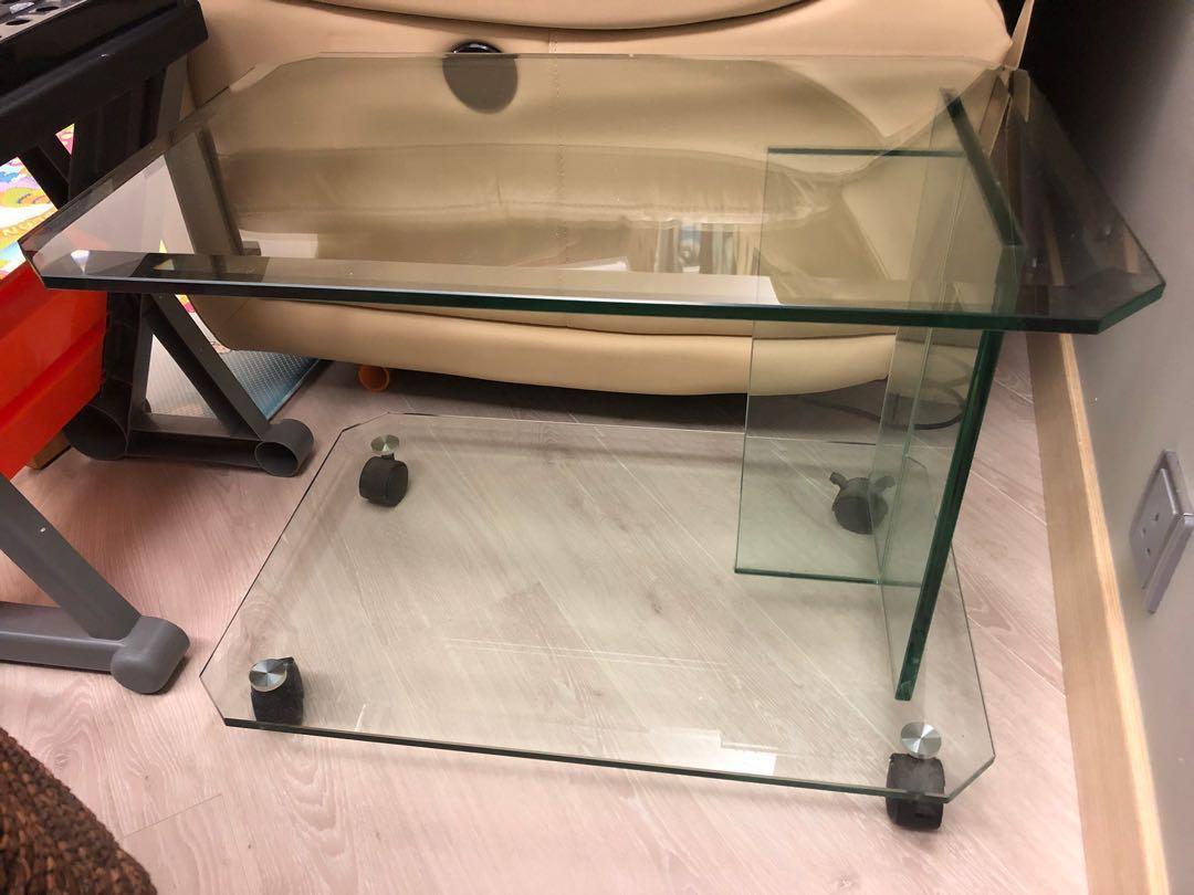 名華軒玻璃茶几8成新 有蹗 23 5x16x17 傢俬 家居 傢俬 Carousell