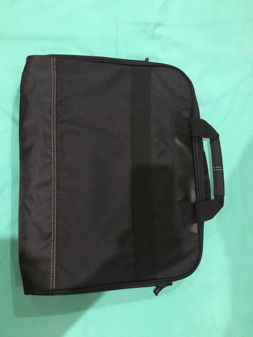 Asus 15" laptop bag (Category: Laptops & Notebooks) located in Quezon City. Submitted by bargain_finds (Listing ID 227743019, Image 2). Description: -Asus 15" laptop bag with removable shoulder strap -brand new, never used -with inner and outer pockets -padded for added protection .