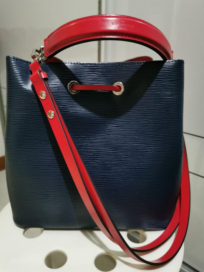 LOUIS VUITTON Red Blue Leather Pre Loved Bucket Purse – ReturnStyle