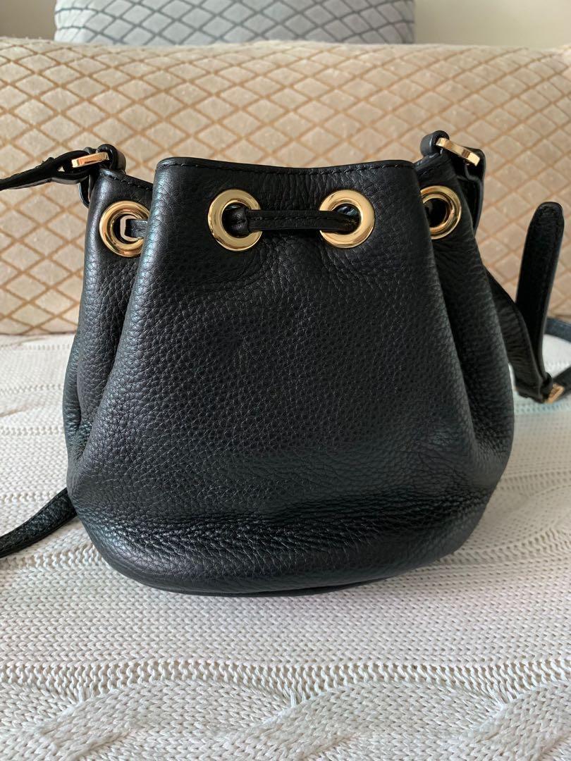 PO: 💯 authentic Michael Kors Suri small bucket bag, Women's Fashion, Bags  & Wallets, Cross-body Bags on Carousell