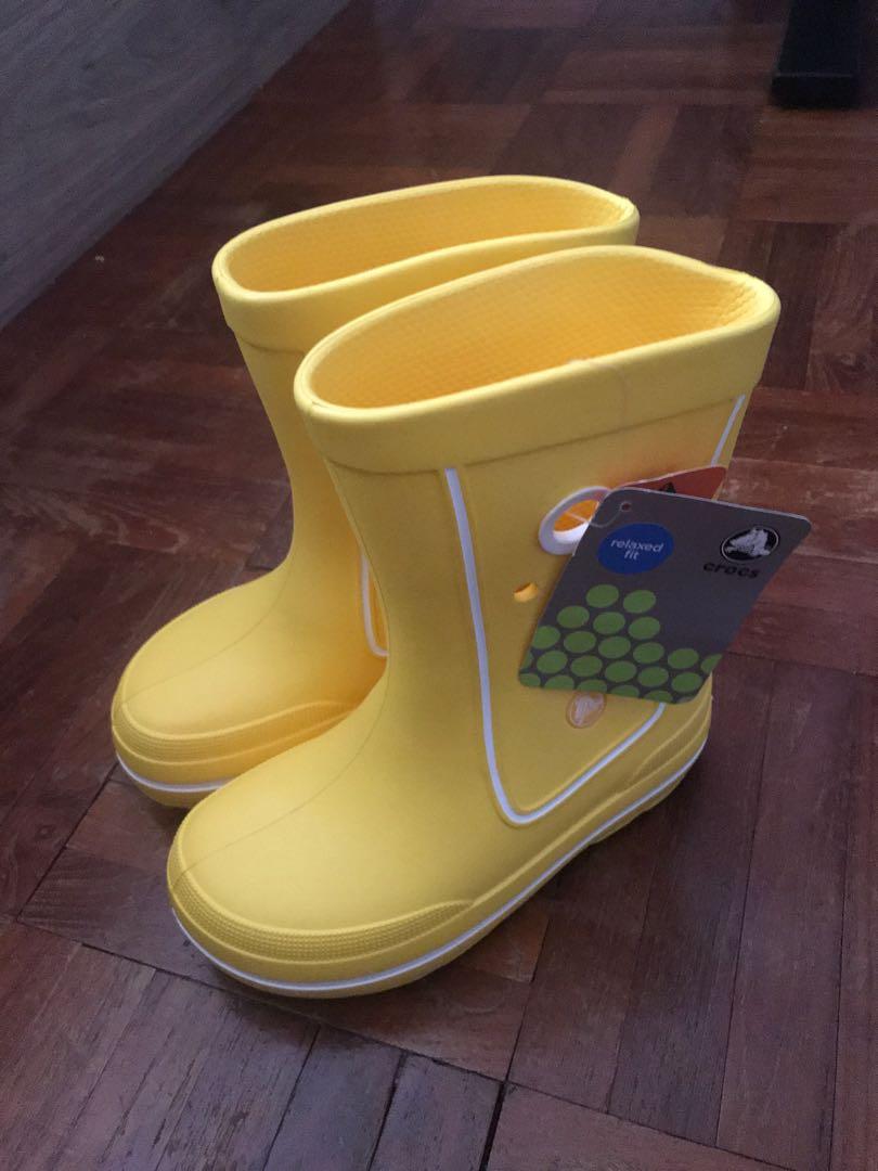 boots with yellow tag