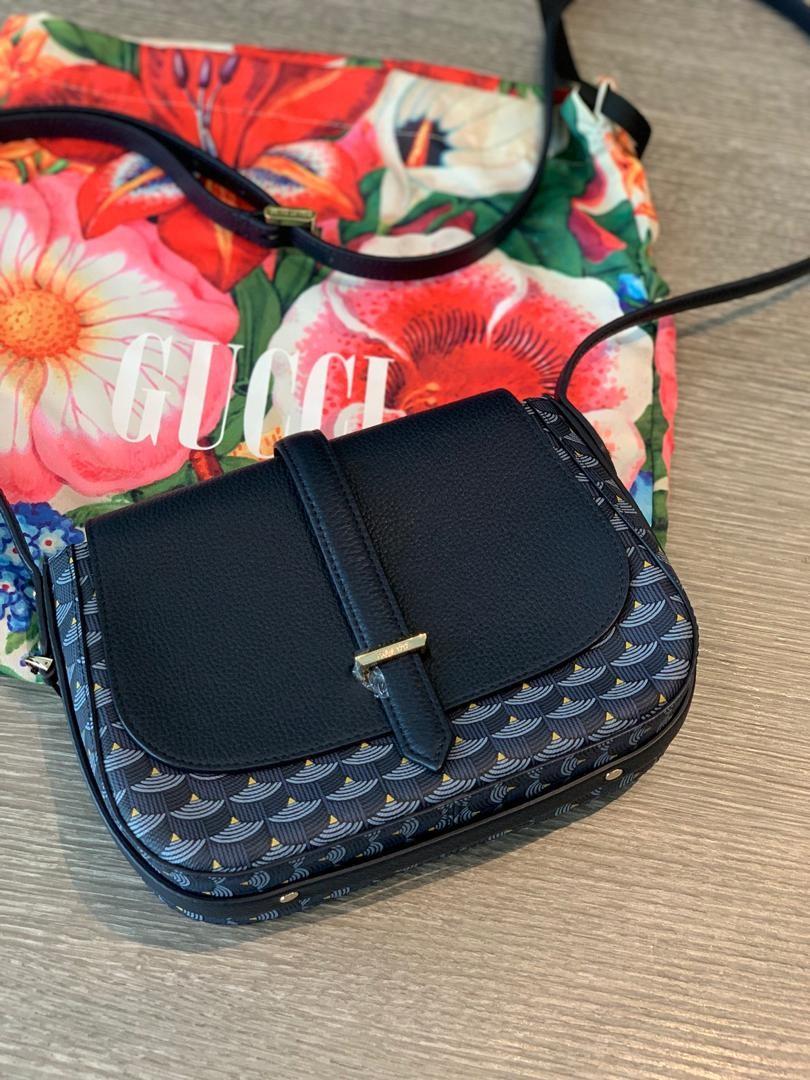 Faure le page top sling bag