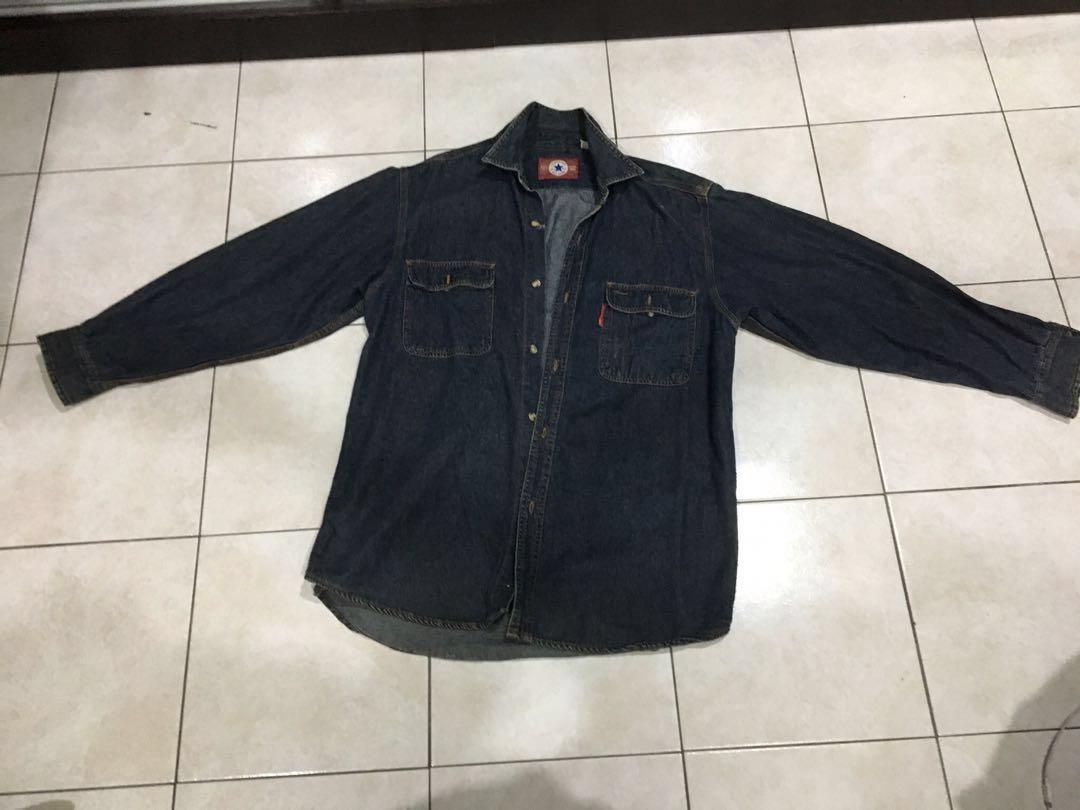 Jacket converse (Category: Hoodies) located in Kuala Lumpur. Submitted by syaqar (Listing ID 231089400, Image 1). Description: Jacket converse Cash on delivery (cod) area - cheras , balakong dan bandar tun hussein onn Pre-loved Bundle Condition 9/10.