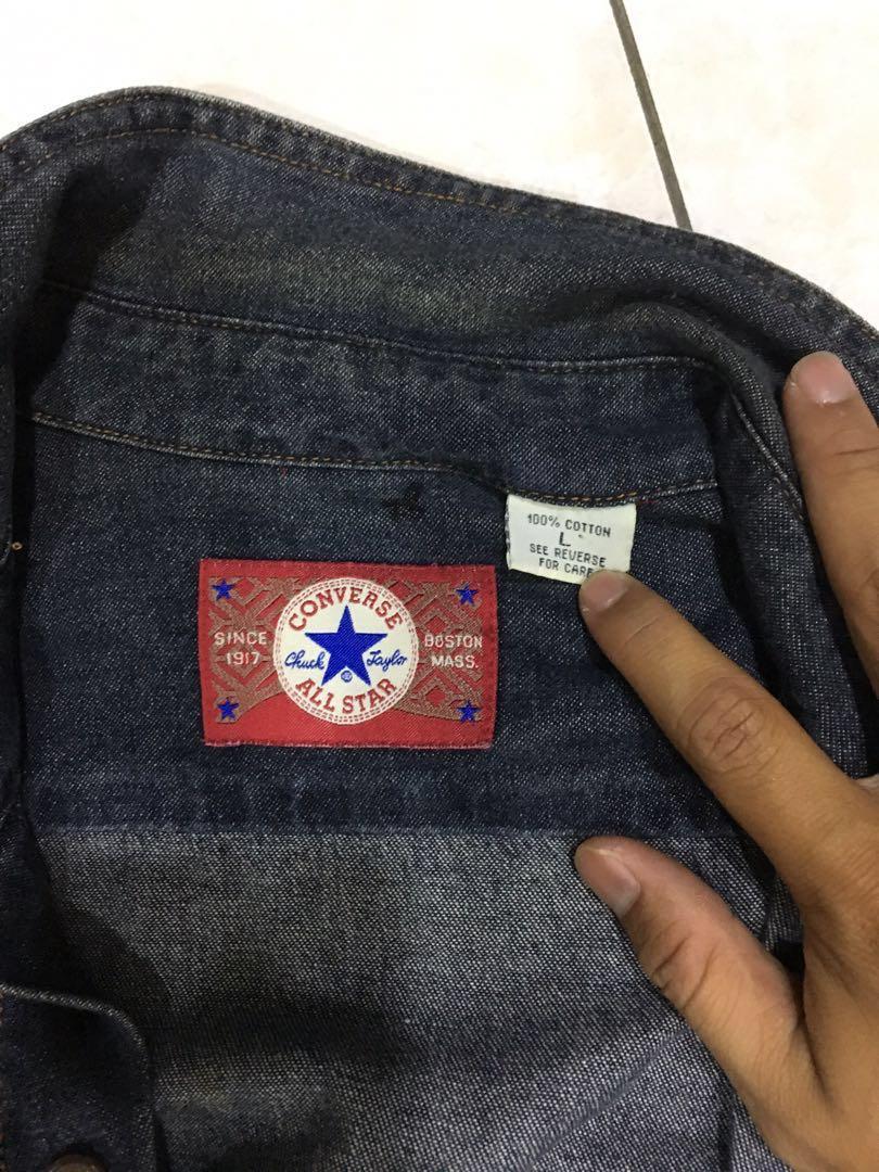 Jacket converse (Category: Hoodies) located in Kuala Lumpur. Submitted by syaqar (Listing ID 231089400, Image 2). Description: Jacket converse Cash on delivery (cod) area - cheras , balakong dan bandar tun hussein onn Pre-loved Bundle Condition 9/10.