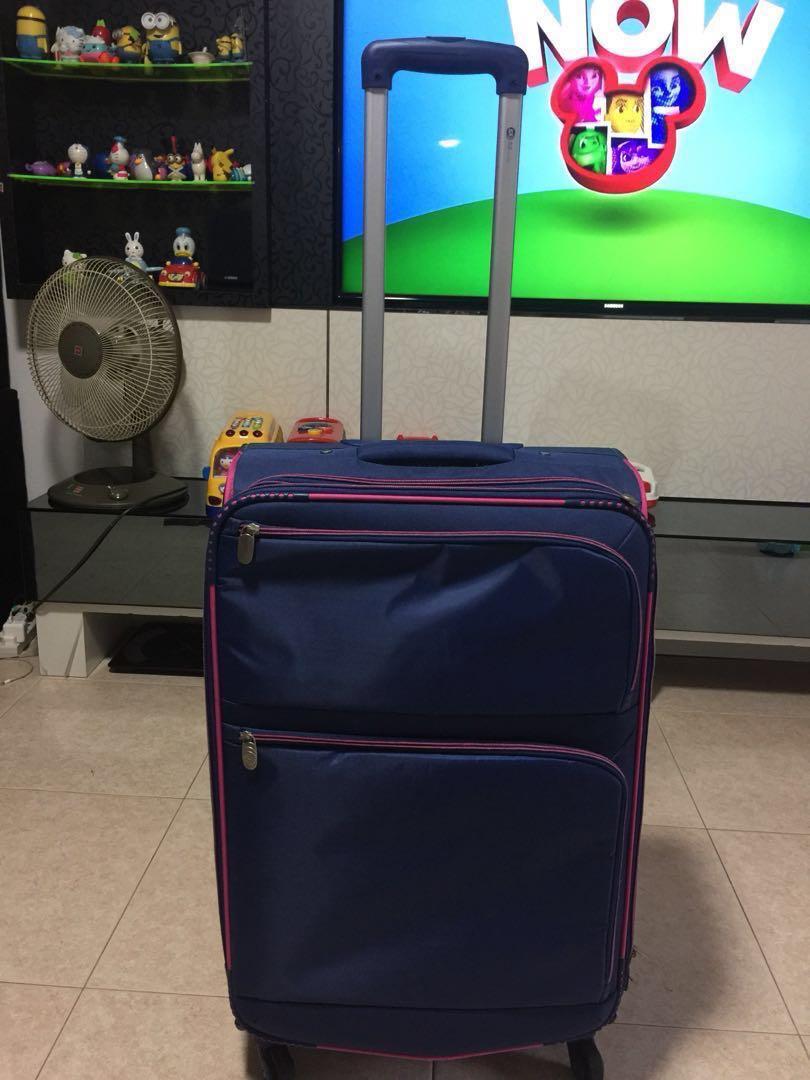 medium size luggage weight