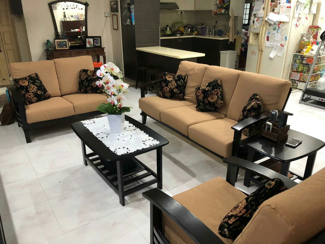 coffee table and sofa set