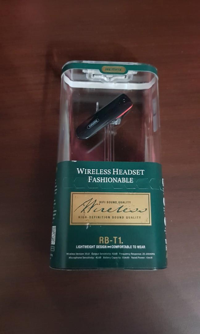 Wireless headset (Category: Earphones) located in Singapore. Submitted by itsthejazz (Listing ID 231154976, Image 1). Description: Brand new wireless headset Use for driving.