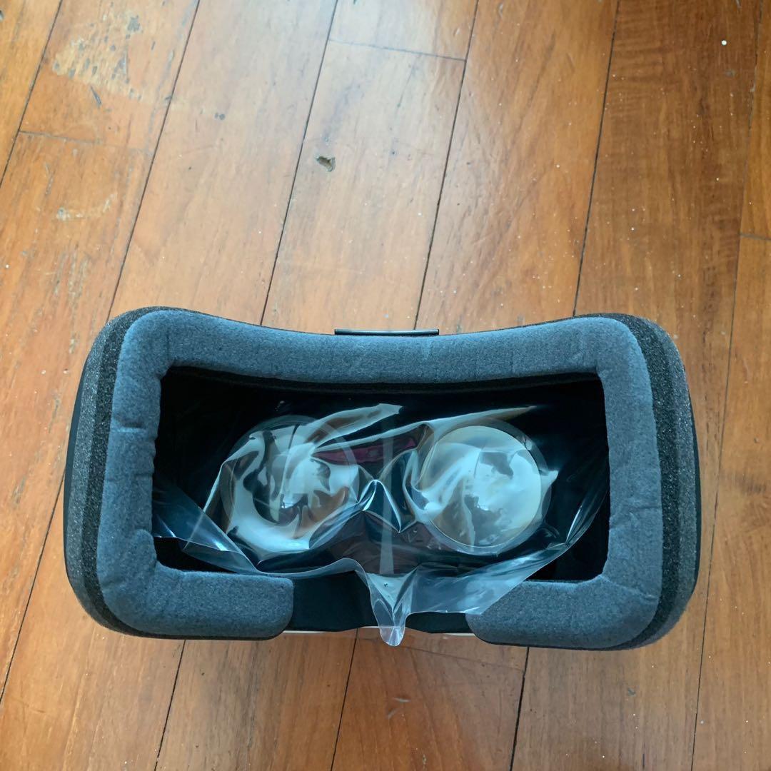 Zeiss VR One Plus (Category: Virtual Reality) located in Singapore. Submitted by sttheawesome (Listing ID 227928310, Image 3). Description: BNIB Includes complete set as provided in the box Low ballers will be ignored Meet up location and timing can be discussed but will be to my convenience .