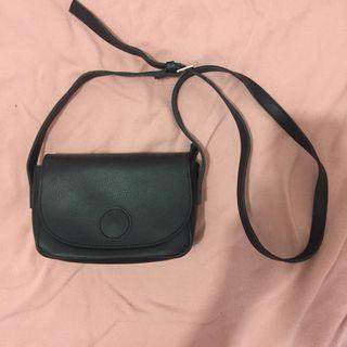 Miniso black slingbag
