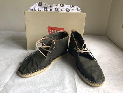 clarks boots size 4