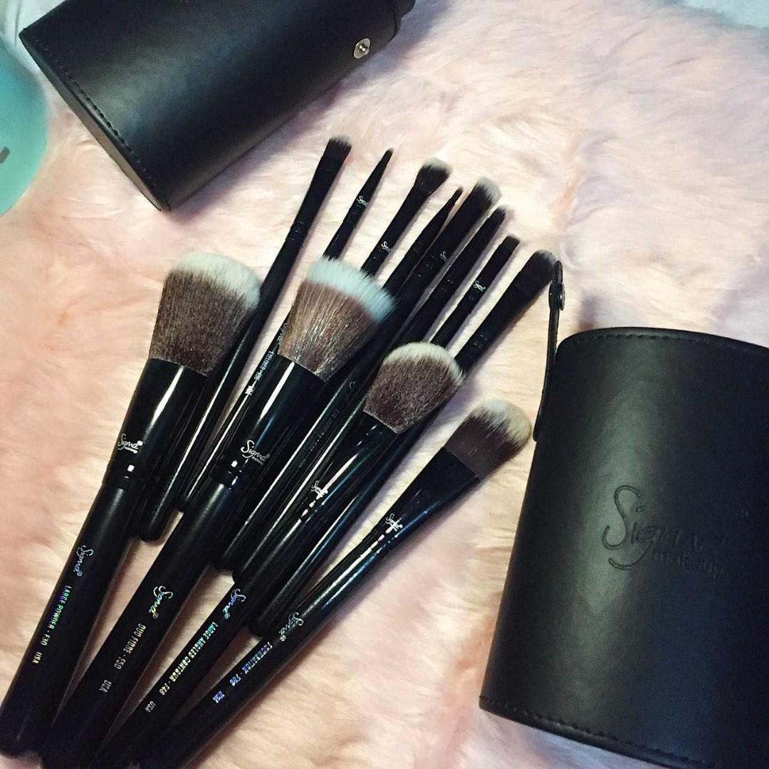 Brush Set (Category: Makeup) located in Manila. Submitted by annesophia (Listing ID 231225946, Image 1). Description: Good Quality Brushes.