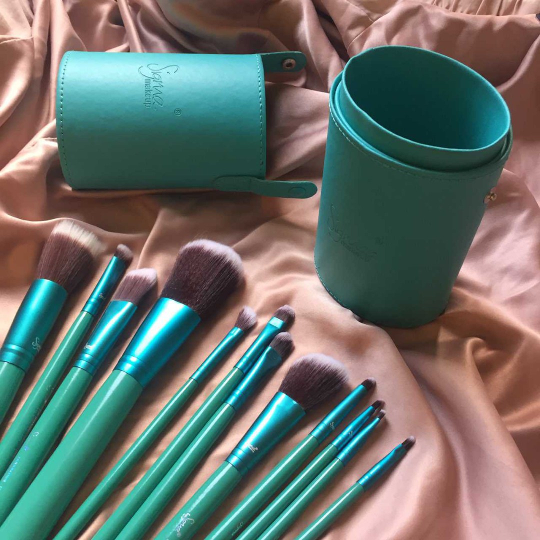 Brush Set (Category: Makeup) located in Manila. Submitted by annesophia (Listing ID 231225946, Image 2). Description: Good Quality Brushes.