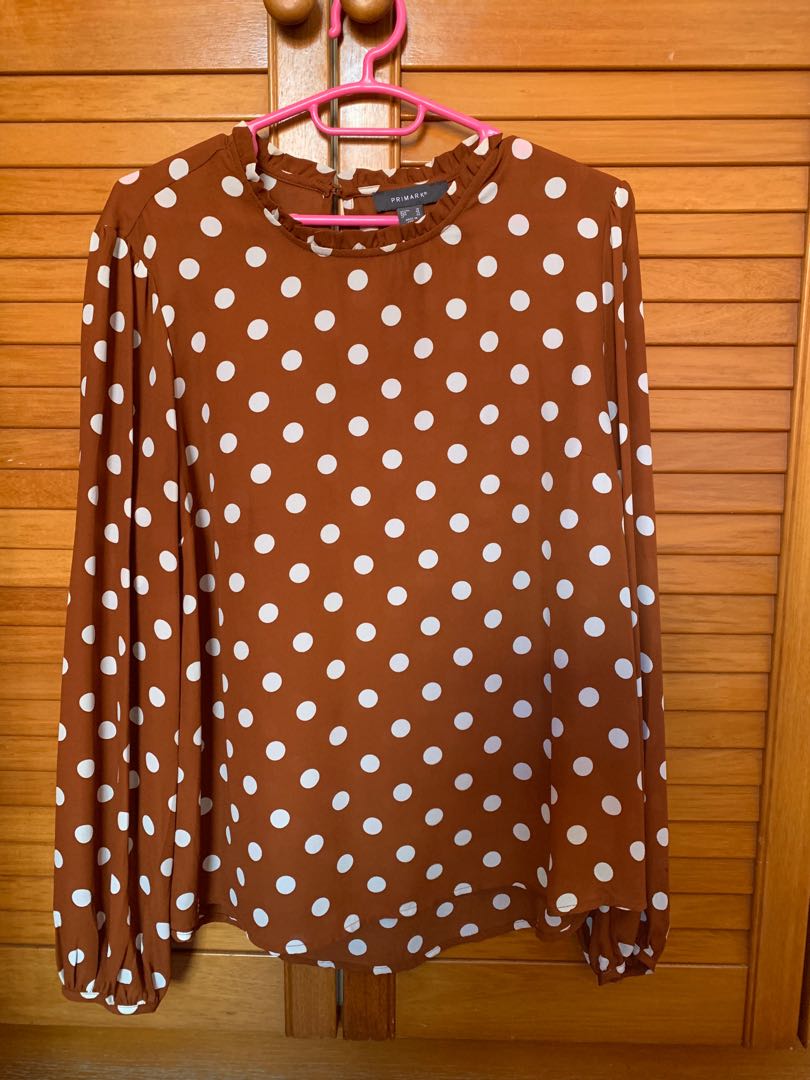 orange polka dot top