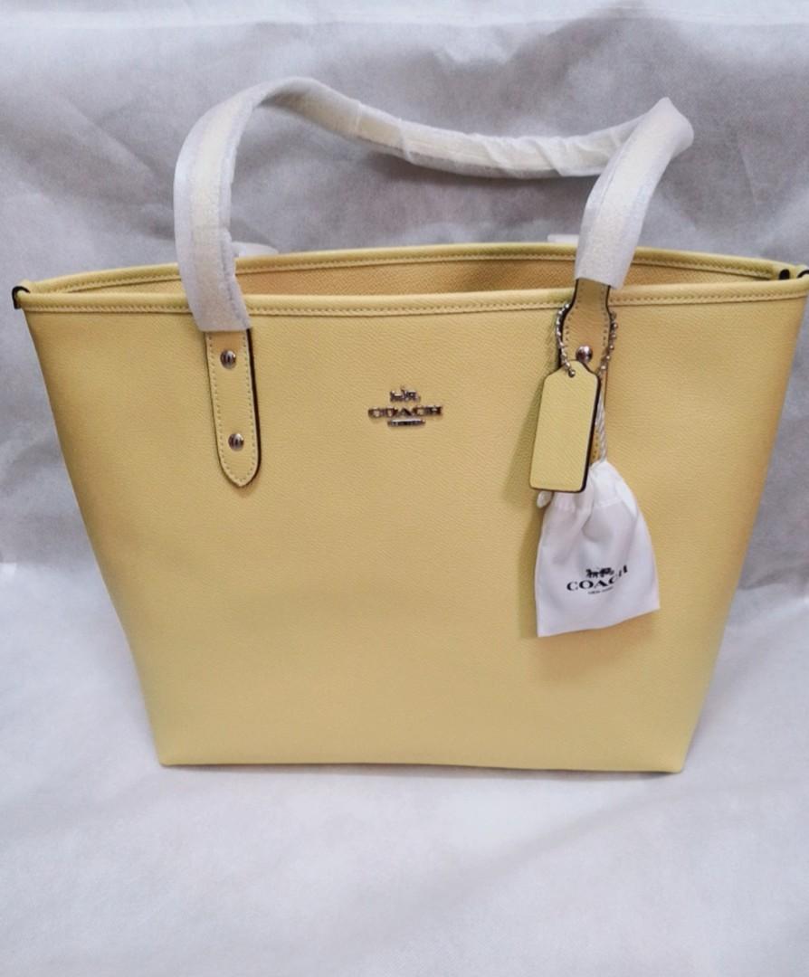 Authentic Daisy Yellow Coach City Zip Tote In Crossgrain Leather Handbag,  Women's Fashion, Bags & Wallets, Purses & Pouches on Carousell