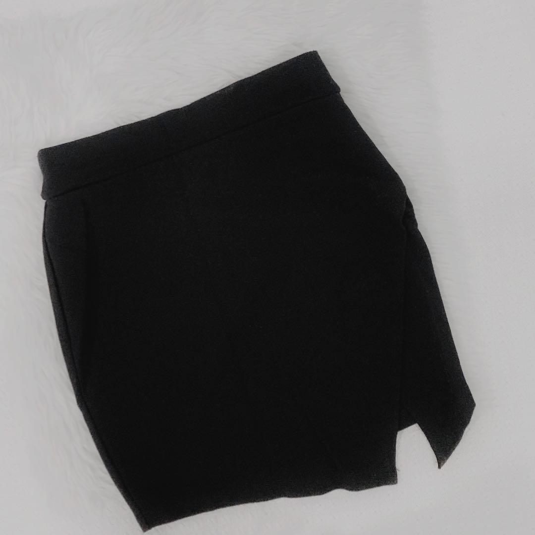black fitted mini skirt